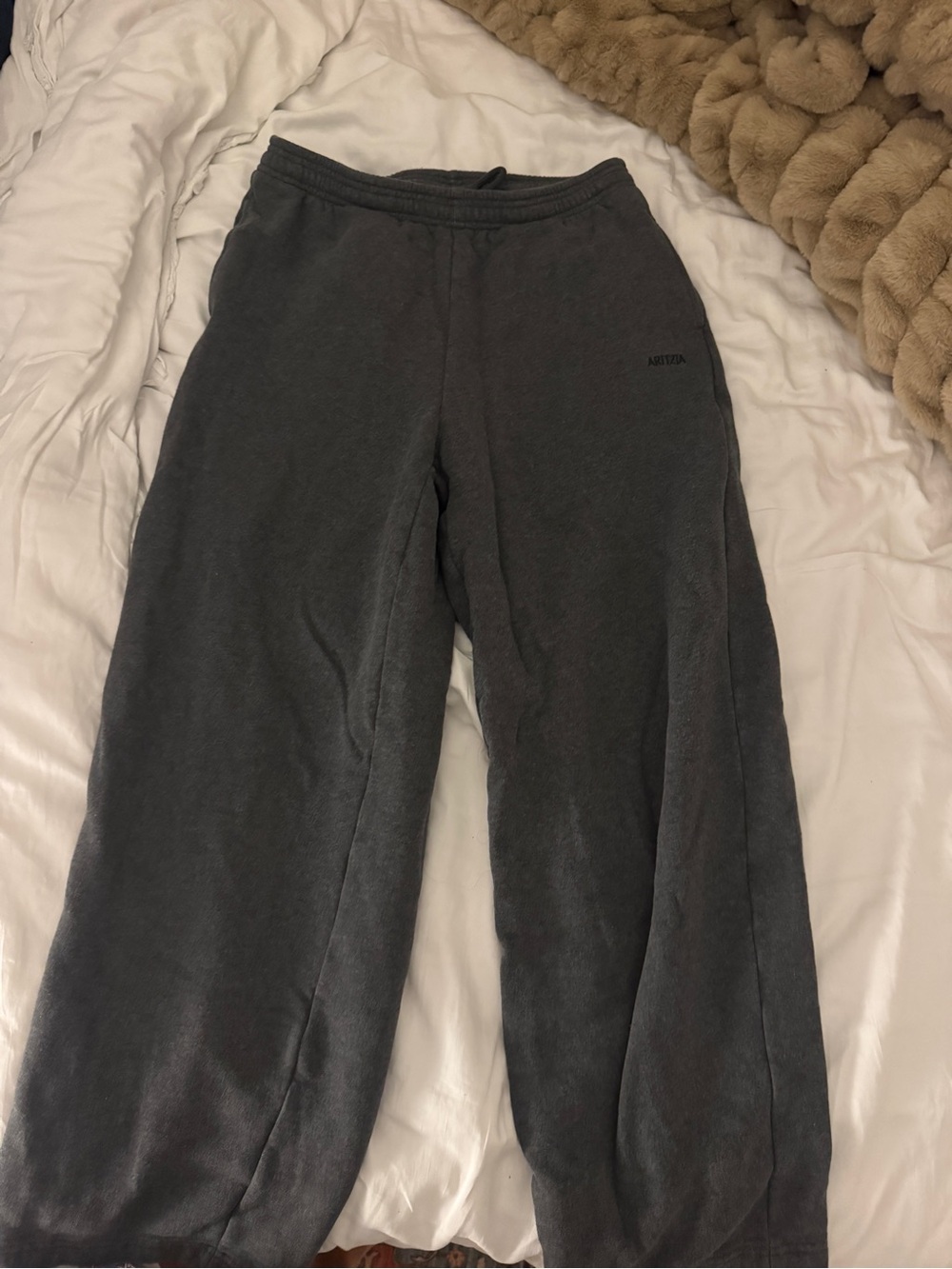 Aritzia Charcoal Gray Sweatpants